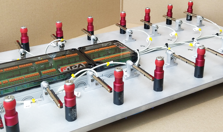 Plattenbasierter Entnahmegreifer mit Innengreifer