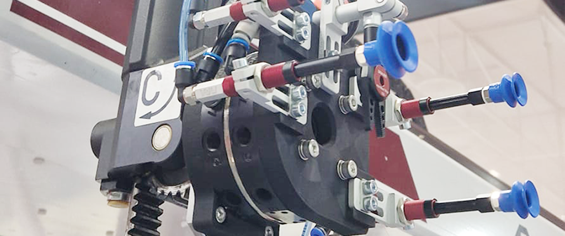 Automatisierte Sparschwein-Entnahme aus dem Spritzguss